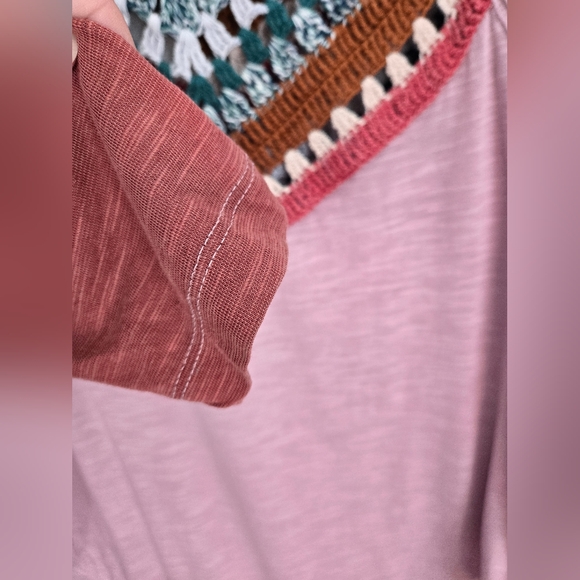 WE THE FREE Women's Pink And Teal Patterned  Coton Linen Blend Top - Picture 4 of 16